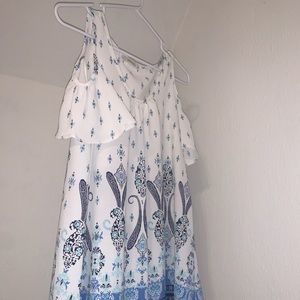 Cold shoulder flowy top